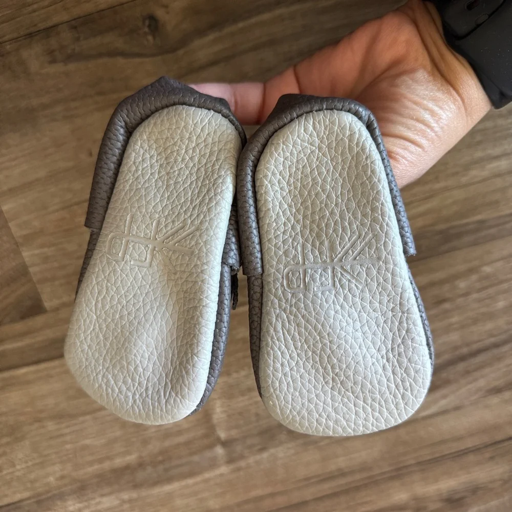 Freshly picked gray leather moccasin fringe size 2